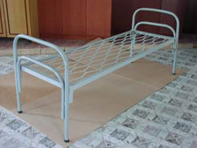 Кровати металлические с ДСП спинками - фотография