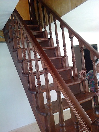 Лестницы из массива - фотография