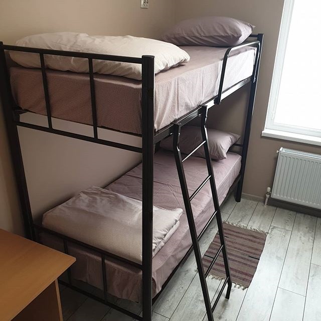 Кровати двухъярусные, односпальные на металлокаркасе для гостиниц, хостелов, рабочих, баз отдыха - фотография