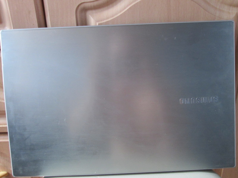 Ноутбук Samsung NP305V5A-S0HRU + Samsung NP-R60S - фотография