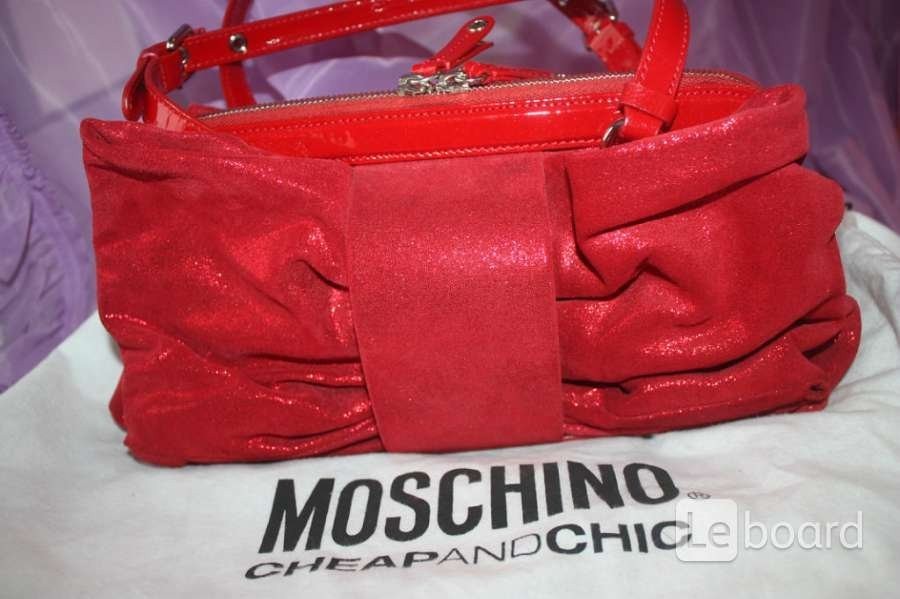 Сумка moschino италия красная замша натуральная лазерная лак кожа бант принт дизайн декор топ лакова - фотография