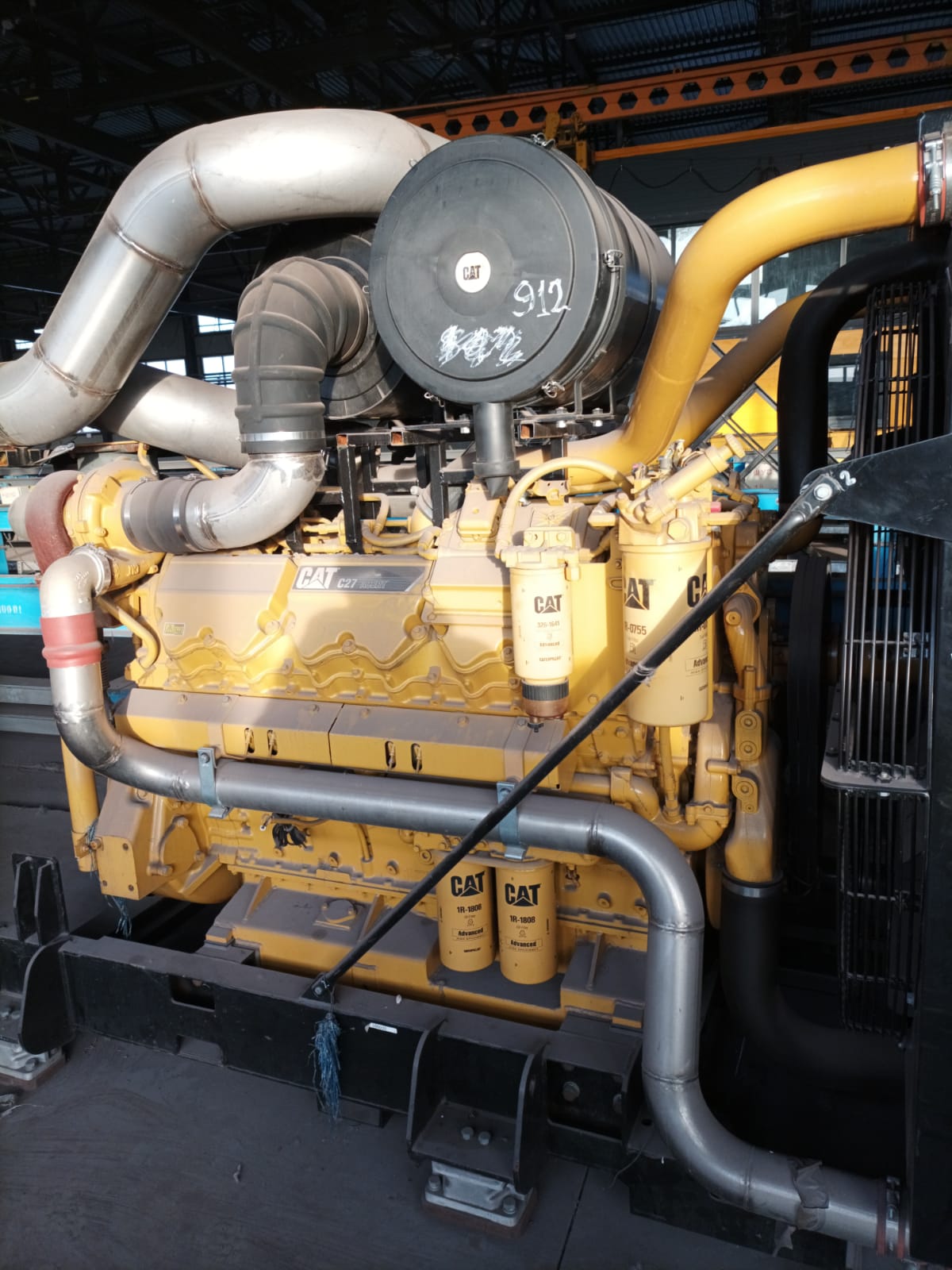 Двигатель Caterpillar C27 - фотография