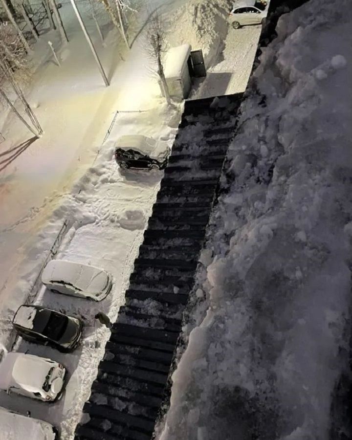 Чистка балконов от снега и льда. Работаю 24/7 - фотография