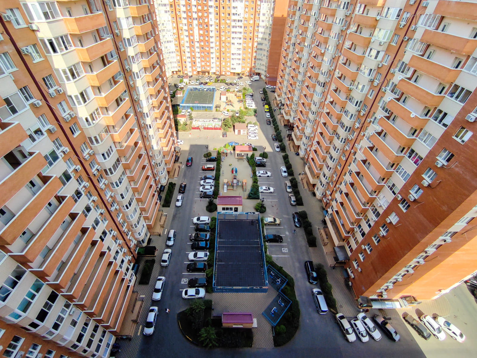 Шикарные апартаменты с видом на парк Галицкого. - фотография