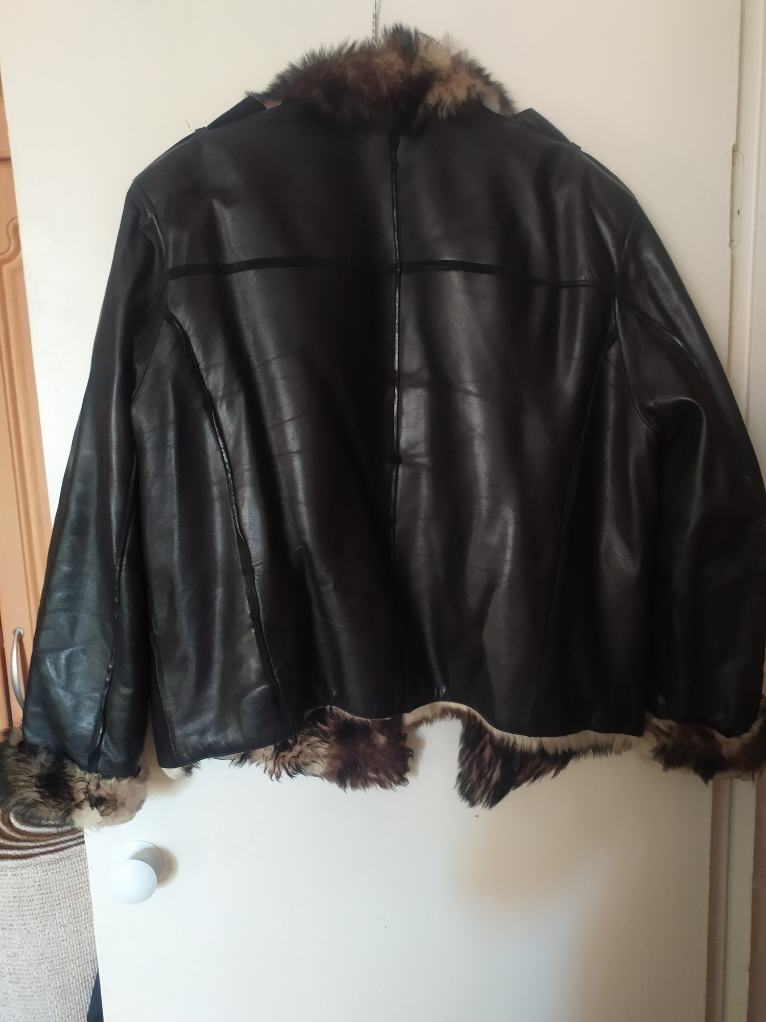 Продаю мужскую кожаную куртку на меху - фотография