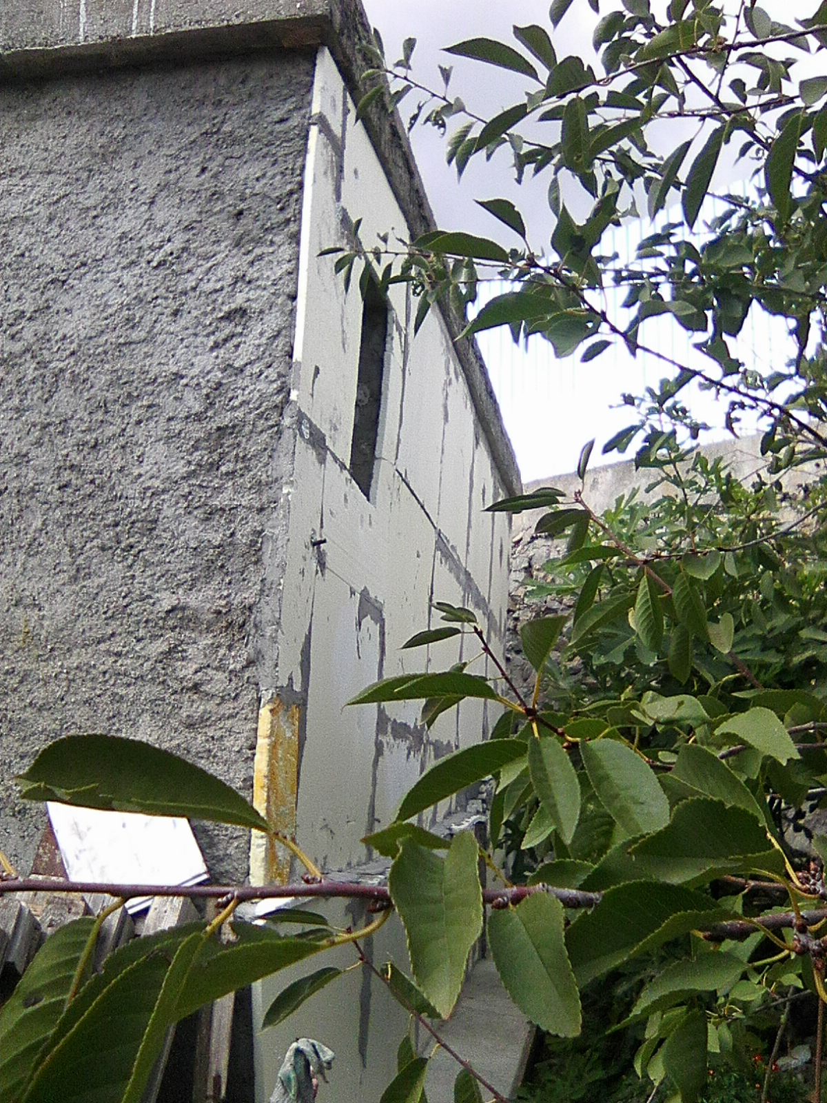 Продажа 3 сотки под ИЖС Кореиз Ялта с строением- можно прописаться,забор,ворота,сад. - фотография
