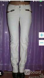 Джинсы veber италия 44 46 м бежевые стретч прямые по фигуре украшения кожа брошь брюки женские узкие - Продажа объявление в Москве
