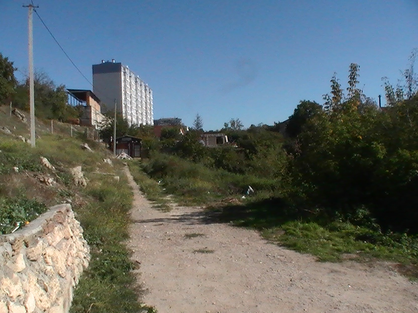 участок для строительства многоэтажного дома в центре Севастополя - фотография