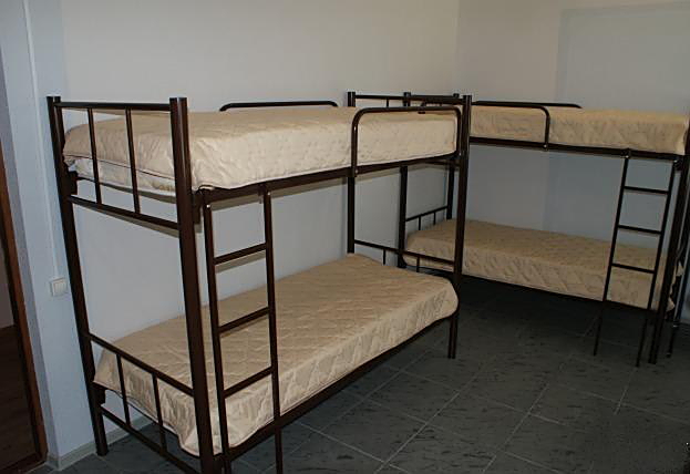 Кровати двухъярусные, односпальные на металлокаркасе для гостиниц, хостелов, рабочих, баз отдыха - фотография