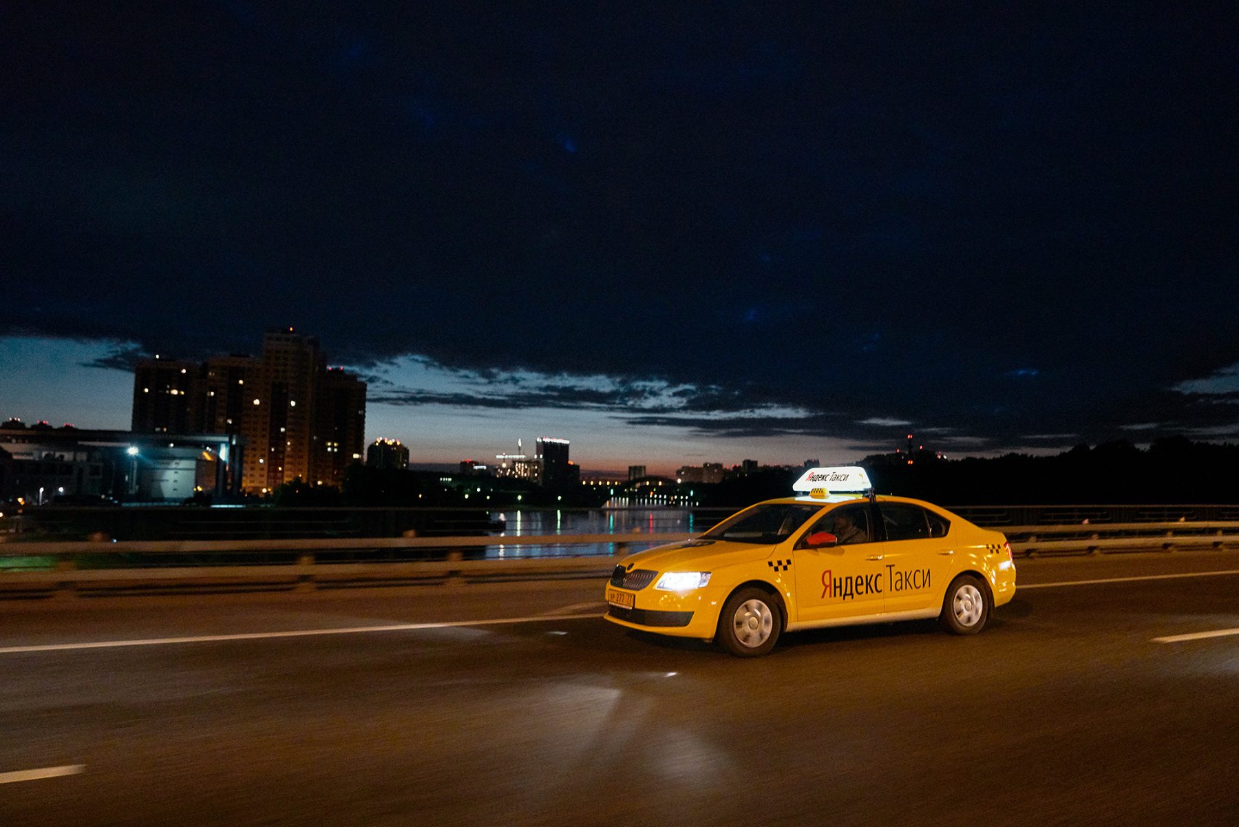 Водитель в Яндекс Такси без личного автомобиля - фотография