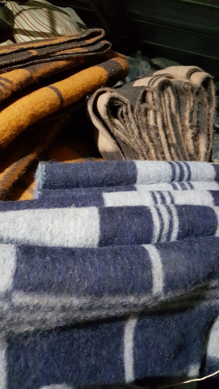 Одеяла полушерстяные оптом с резерва - фотография
