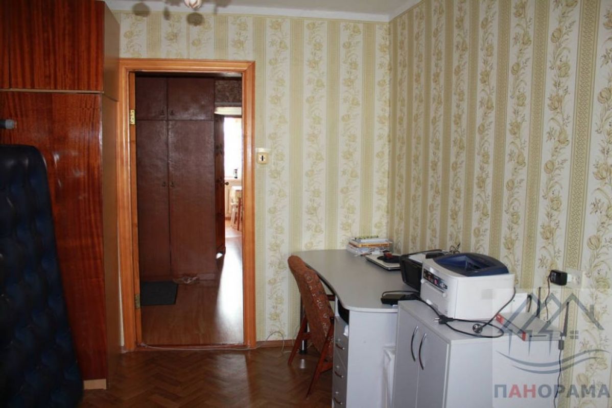 Продам отличную 3-х квартиру возле моря в Севастополе (б. Стрелецкая) - фотография