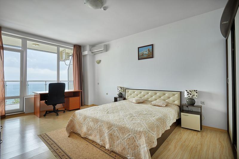 Собственник продает апартаменты в Болгарии  - фотография