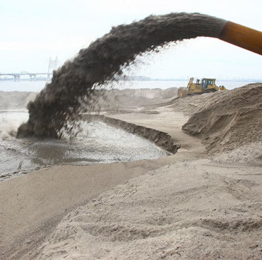 Добыча песка земснарядом - фотография